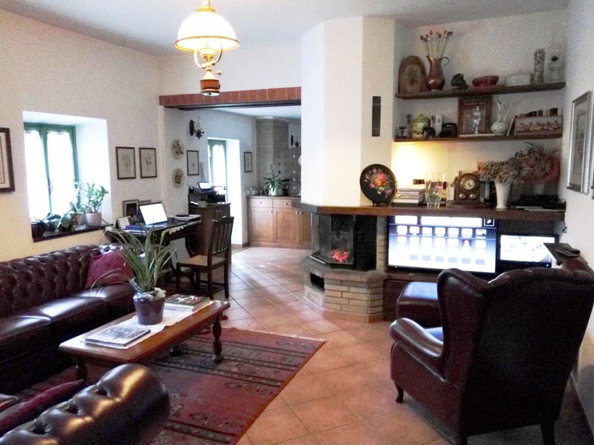 Casa Violetta Landhaus Agrate Conturbia